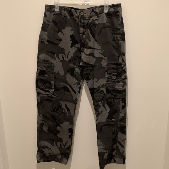 Wrangler size 34x30” camo cargo pants - Picture 1 of 7